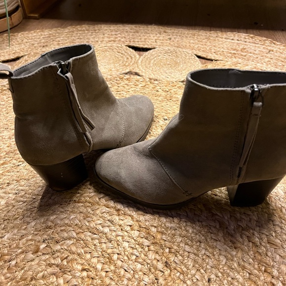 Women’s ankle boots - Picture 1 of 3